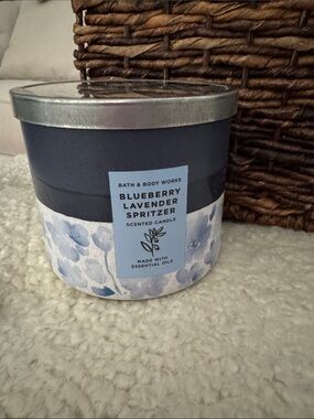 Bath & Body Works 3 Wick Candle Blueberry Lavender Spritzer